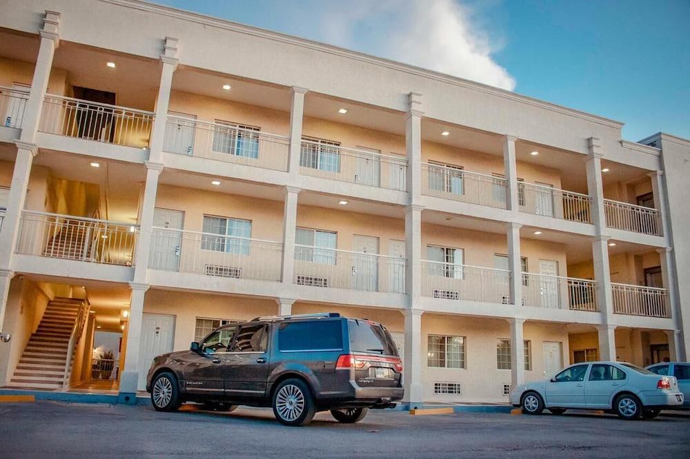 Fresno Galerias Hotel Torreón Exterior foto