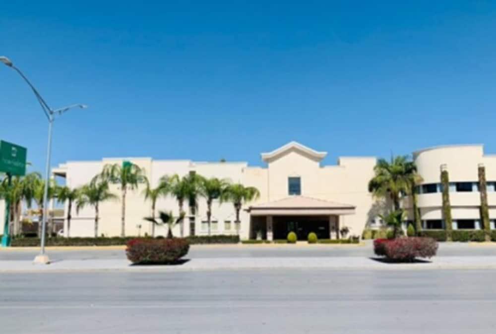 Fresno Galerias Hotel Torreón Exterior foto
